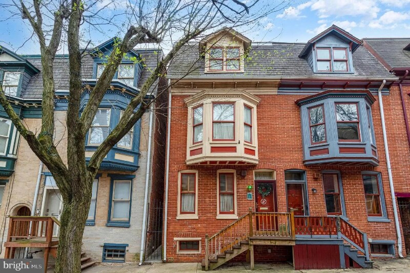 Building Photo - 340 E Locust St