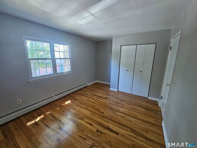 Building Photo - 55 Beths Ave