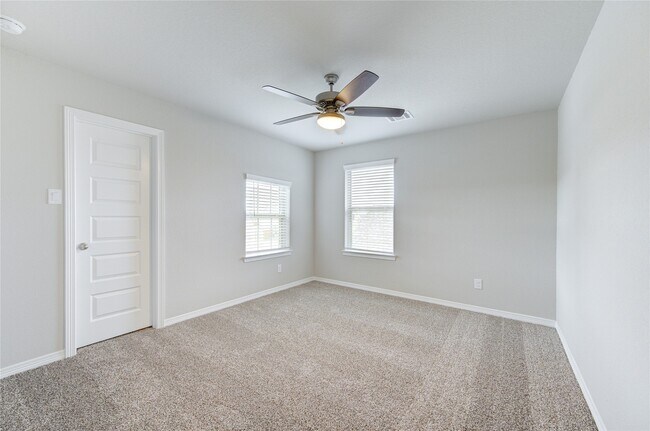 Building Photo - 821 Laguna Grn Ln