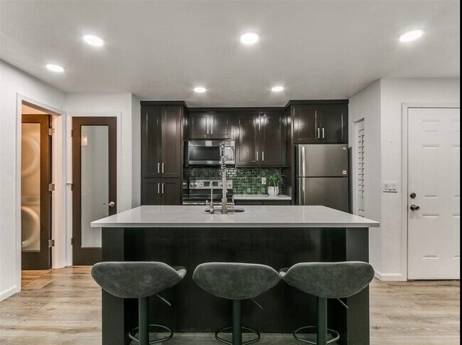 Primary Photo - 931 NW 7th St