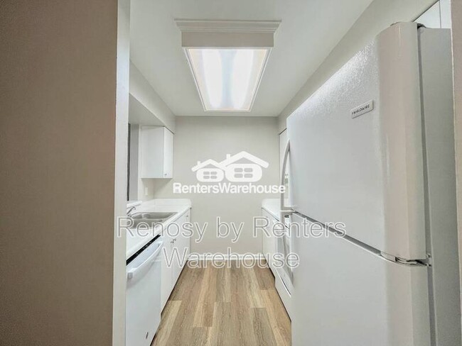 Building Photo - 904 Rue Marseille