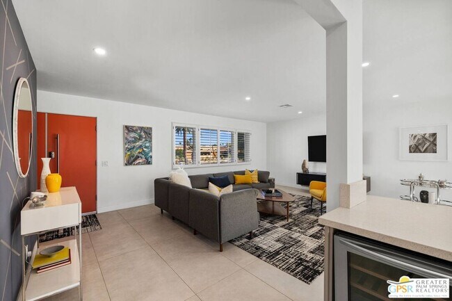 Building Photo - 945 N Buttonwillow Cir