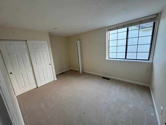 Building Photo - 1166 Fox Hollow Ct