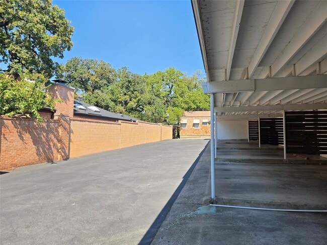 Building Photo - 1500 Elton Ln
