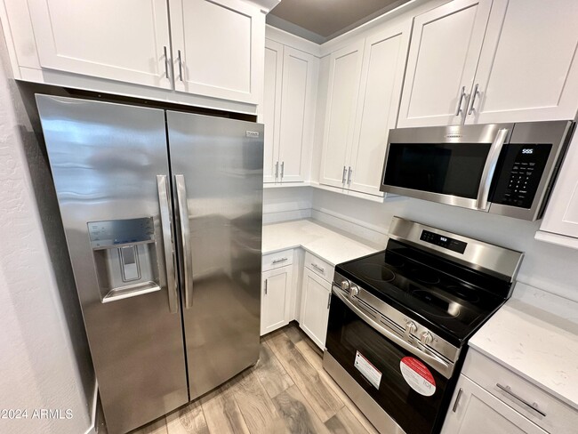 Building Photo - 4043 E Brisa Dr