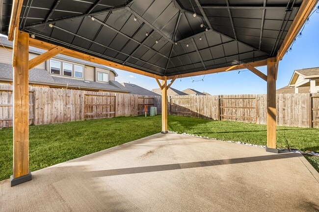 Building Photo - 9415 Summer River Dr