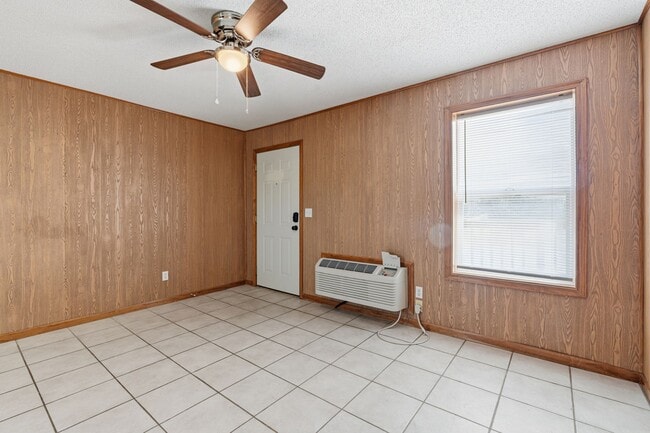 Building Photo - 109 Commercial