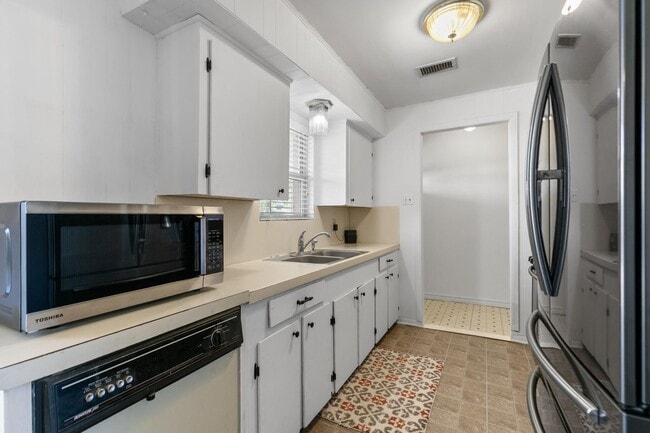 Building Photo - 812 Coolidge St