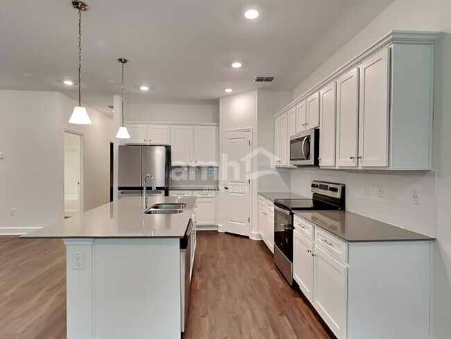 Building Photo - 1077 Walden Pond Dr