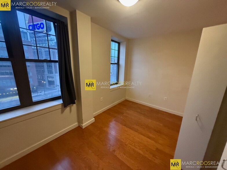 Building Photo - 534 Commonwealth Ave