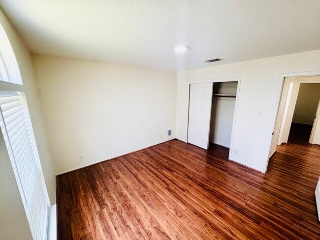 Building Photo - 1731 Warwick Way