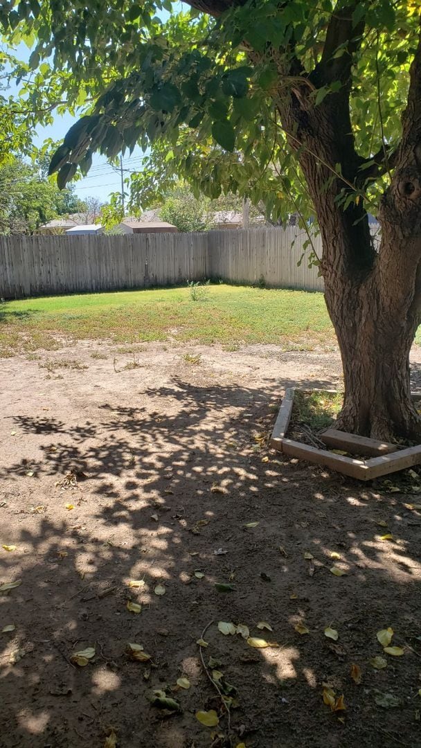 Building Photo - Located in Canyon 3/2/1 great area CH/A