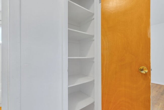 Building Photo - 4282 W Virginia Ave