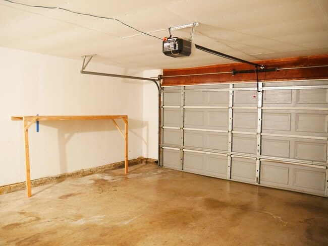 Building Photo - Cozy 2 Bed 2 Bath 950sq. ft. Duplex in Elk Grove