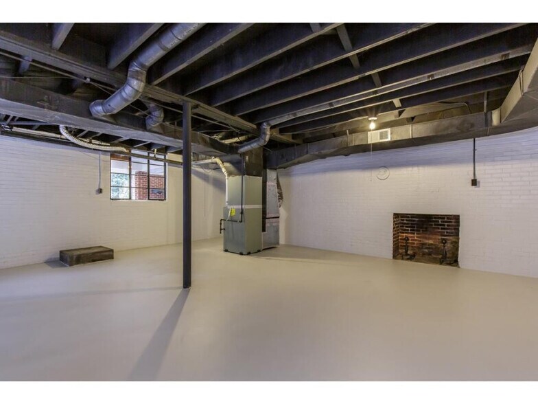 Building Photo - 147 Tarleton Ave
