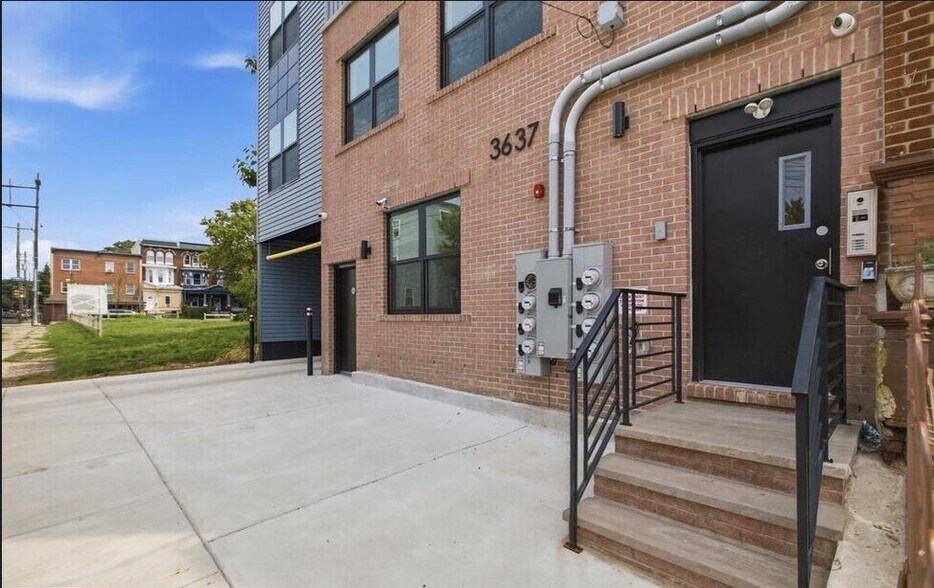 Building Photo - 3637 N 16th St
