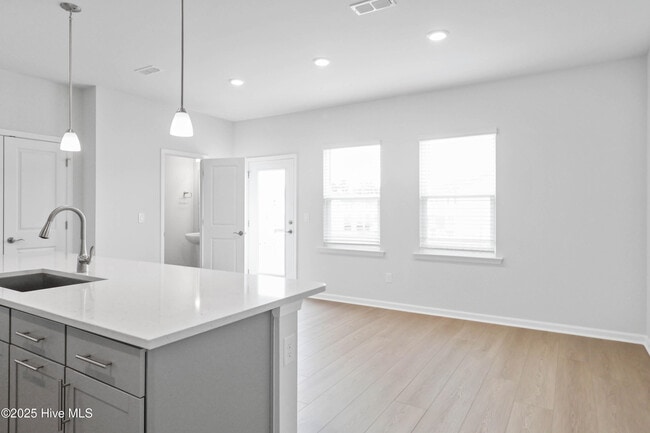 Building Photo - 1478 Hasse Ave