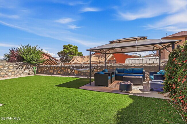 Building Photo - 14181 Tierra Halcon Dr