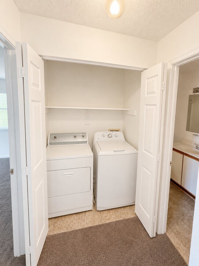 Building Photo - 541 Pineland Cir