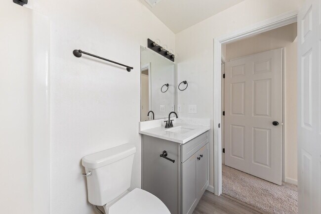 Building Photo - Newly Remodeled 3 bedroom Home