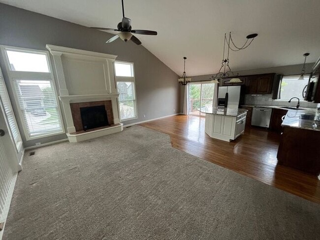 Building Photo - 5 Bedroom, 3 Bathroom California Split Sty...