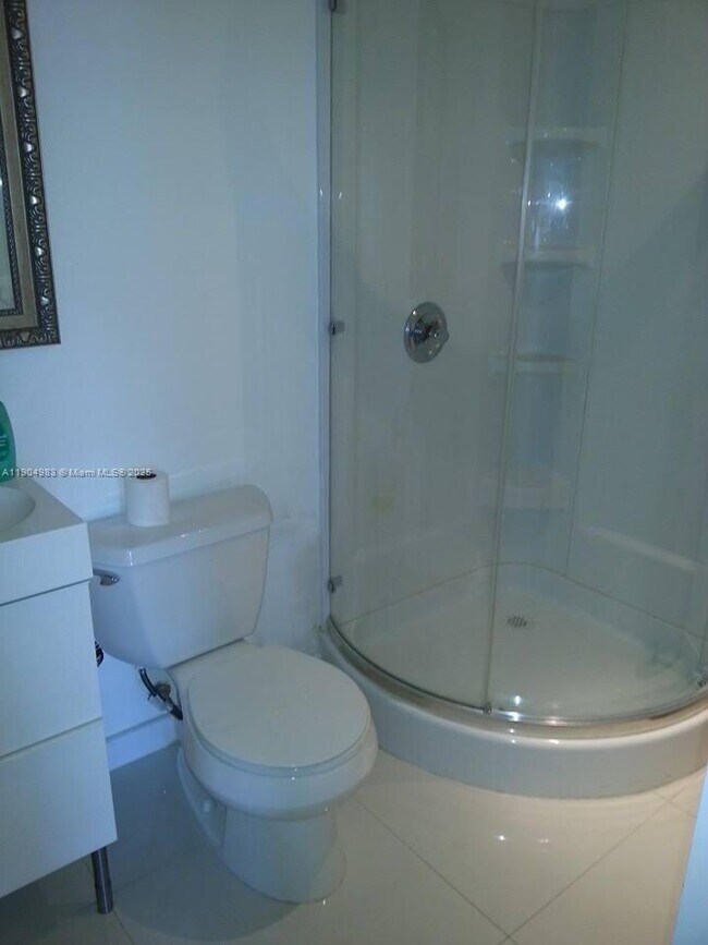 Building Photo - 546 NE 199th Ln