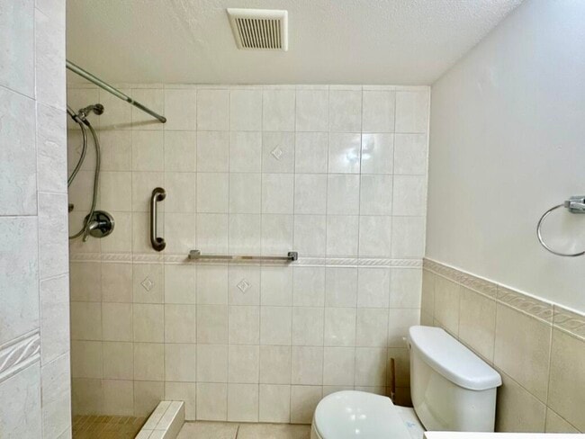 Building Photo - 301 Seville Dr