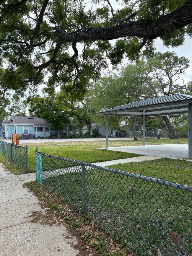 Building Photo - House for Rent - St Petersburg 3 Bedroom 1...