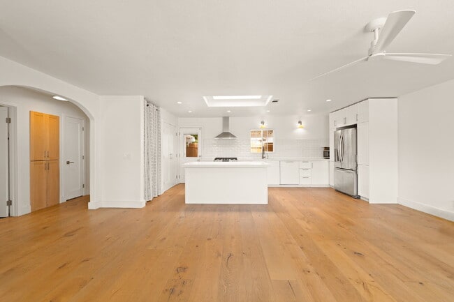 Building Photo - Charming 2-Bedroom Home in Ventura
