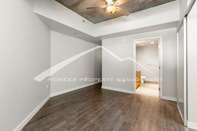 Building Photo - Luxury Condo with Stunning Views and Central AC