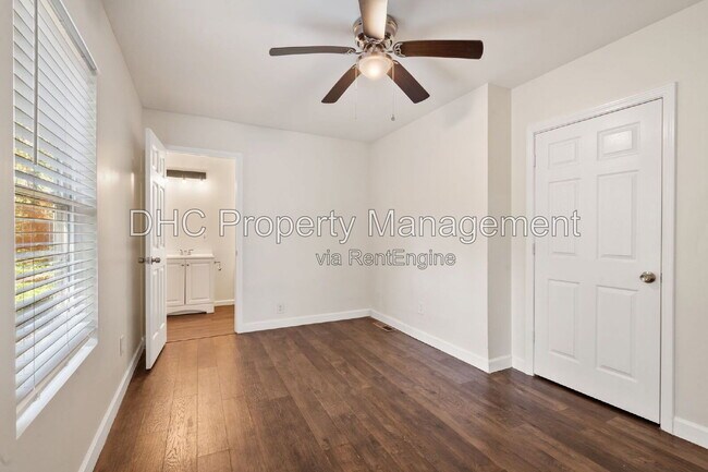Building Photo - 1421 Cobb Branch Dr