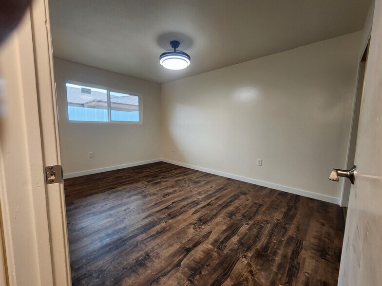 Master Bedroom - 431 S Simpson Ave