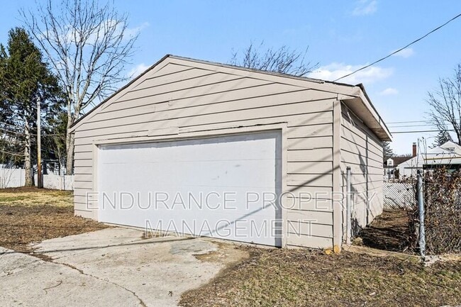 Building Photo - 2710 Hazel Ave