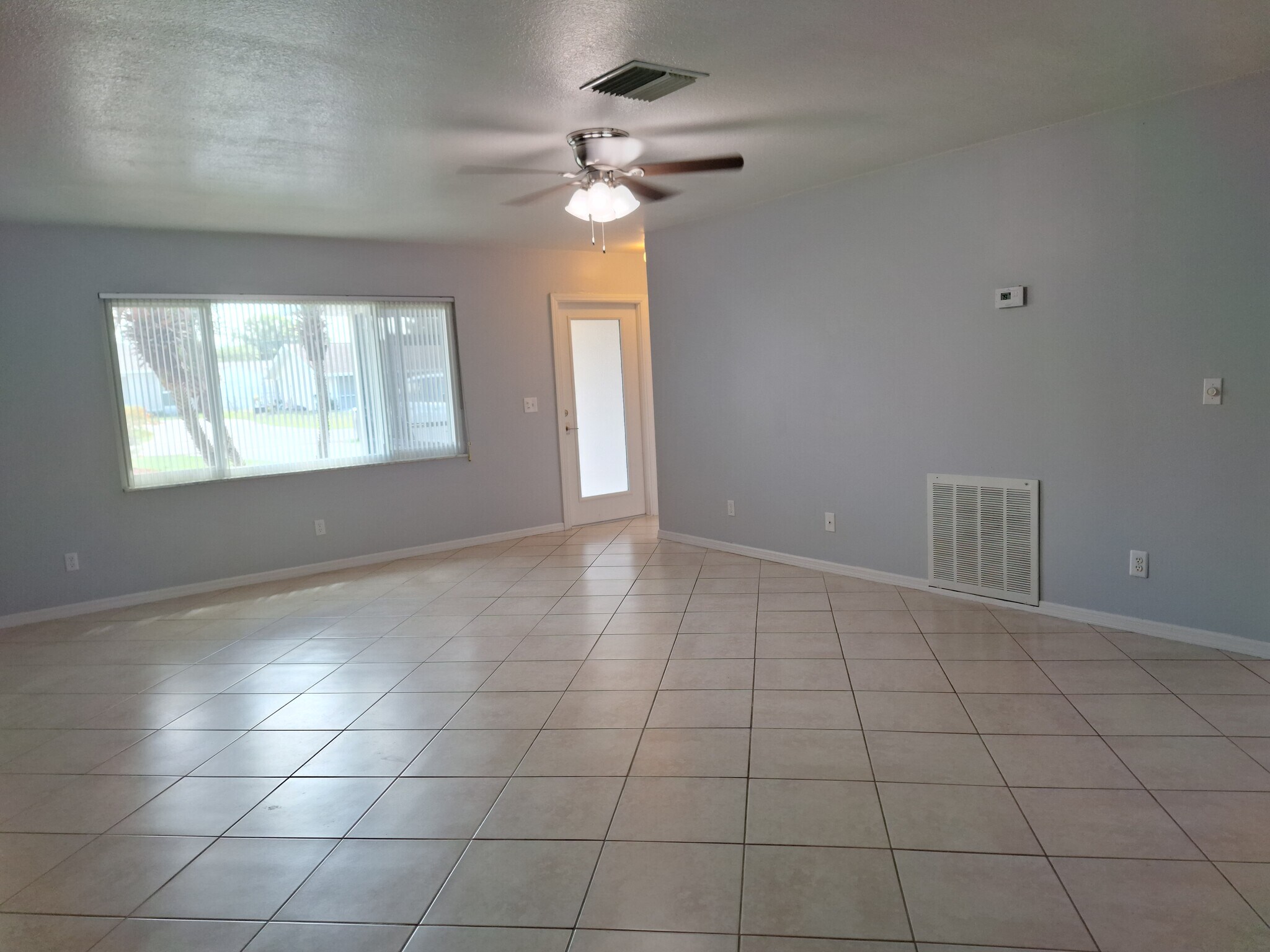 Building Photo - 573 SE Floresta Dr