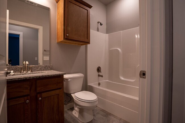 Building Photo - Charming 3-bedroom, 2-bathroom home located in the beautiful Pea Ridge, AR