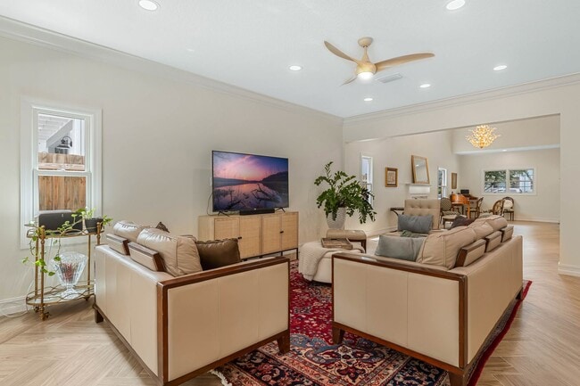 Building Photo - Renovated 3/3 Pool Home home in the heart of Delaney Park of Downtown Orlando