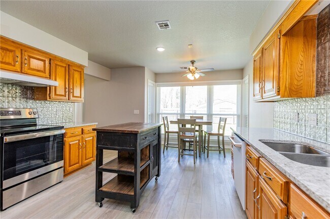 Building Photo - 1261 Mount Hebron Rd