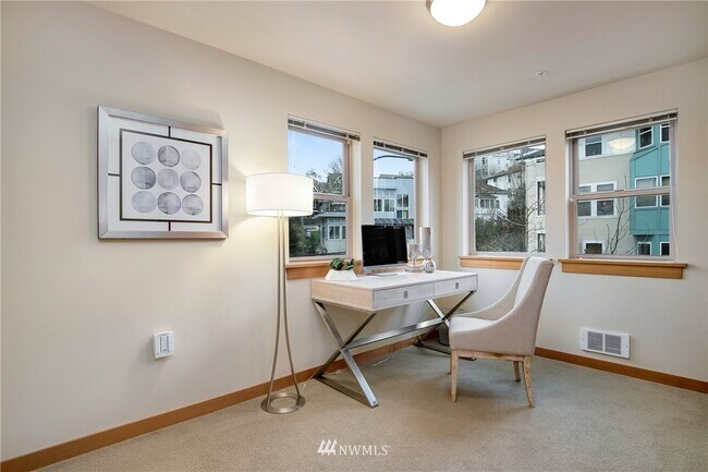 Building Photo - 827 Hiawatha Plz S