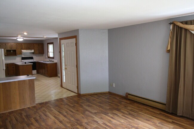 Building Photo - 3 Bedroom Ranch in Appleton