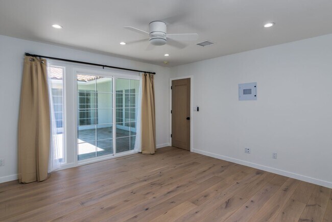 Building Photo - Beautiful First Neighborhood home!