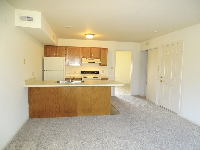 Building Photo - 677 Brunnerville Rd