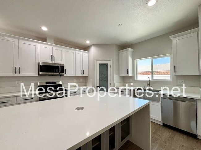 Building Photo - 13555 Sea Gull Dr