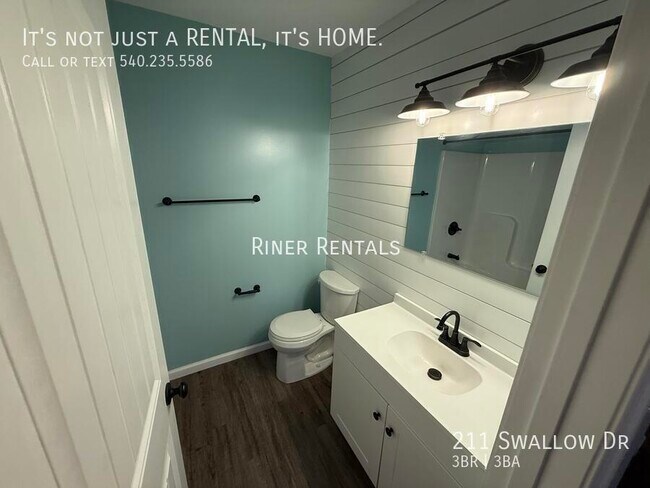 Building Photo - 211 Swallow Dr