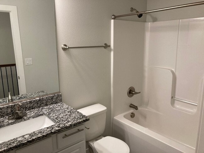 Building Photo - 4 bed / 2.5 Bath in Altoona
