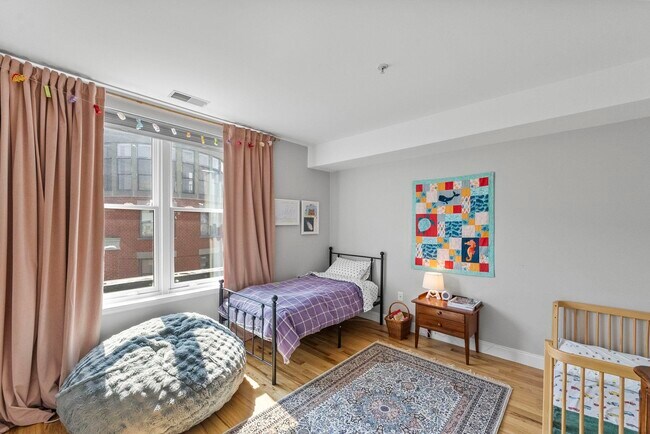 Building Photo - 400 9th St