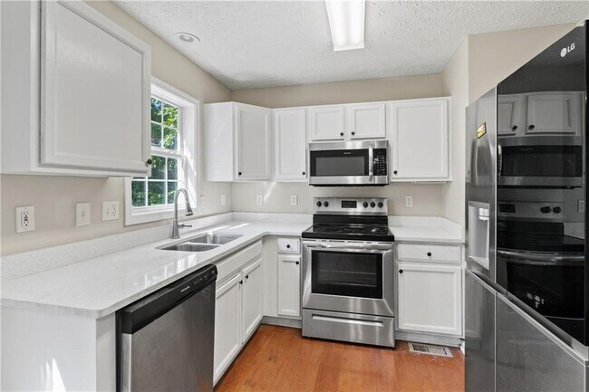 Building Photo - 1333 Laura Ln
