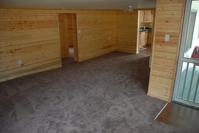 Building Photo - 2 Bedroom 1 Bath Home on E Fork off 441 S....