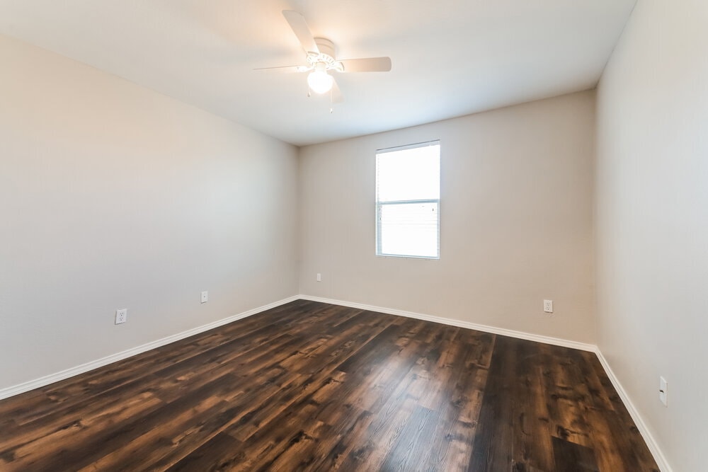 Building Photo - 1412 Laurel Ln