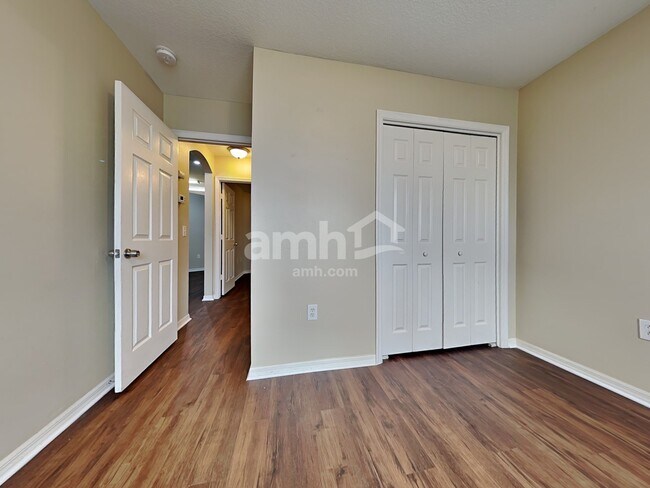 Building Photo - 4735 Roundview Ct