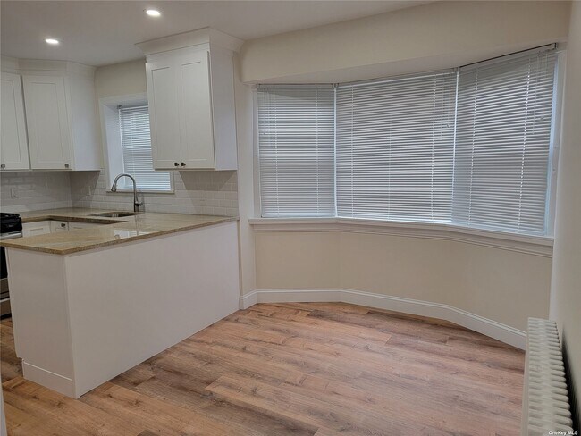 Building Photo - 2262 Centre Ave